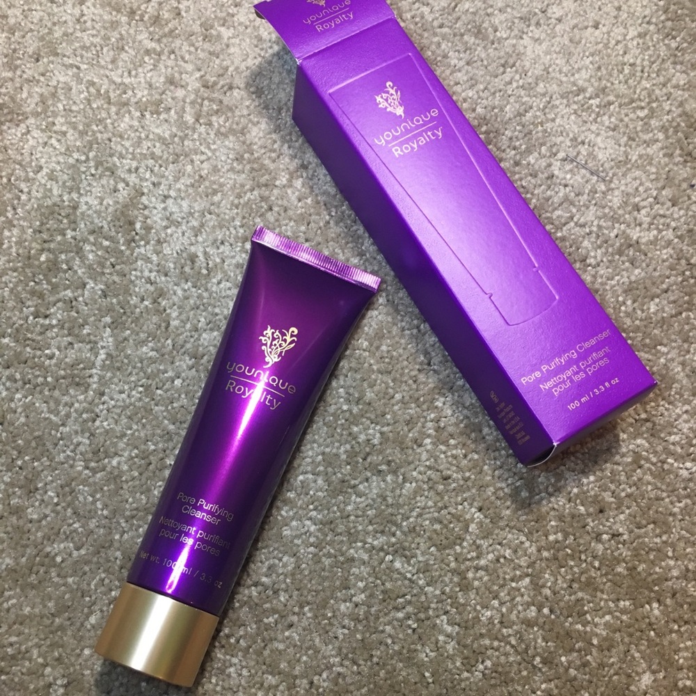 💜Younique Royalty Pore Purifying Cleanser💜